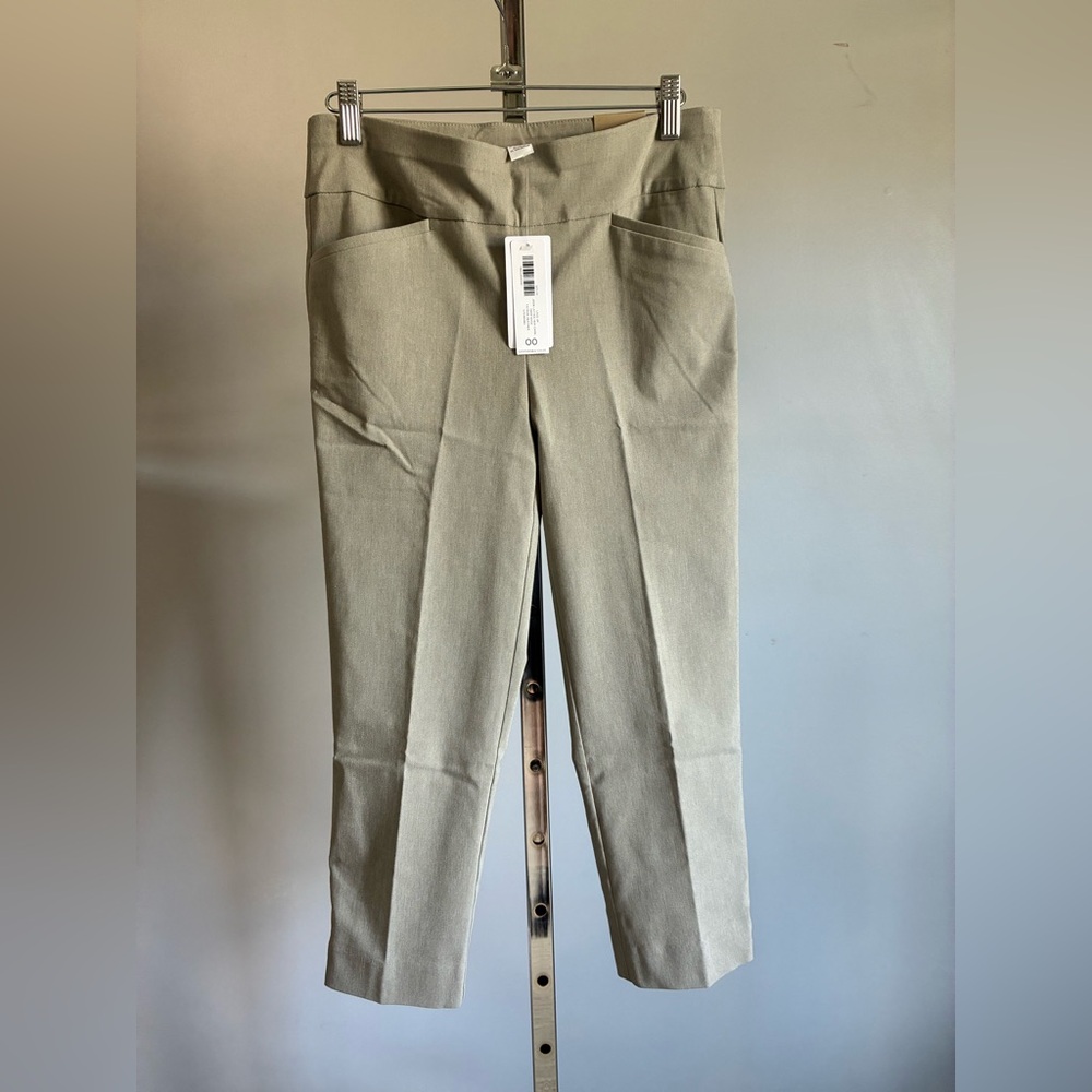 Chico's.. LACE UP
JOSIE LATTICE HEM CAPRI Classic Rise
Eased through hip & thigh